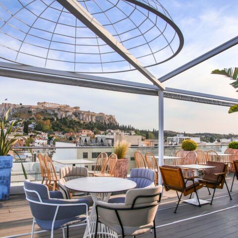 Η ολοκαίνουργια ταράτσα του Manouka