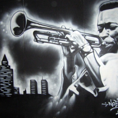 Γκράφιτι που απεικονίζει τον τρομπετίστα της τζαζ Miles Davis