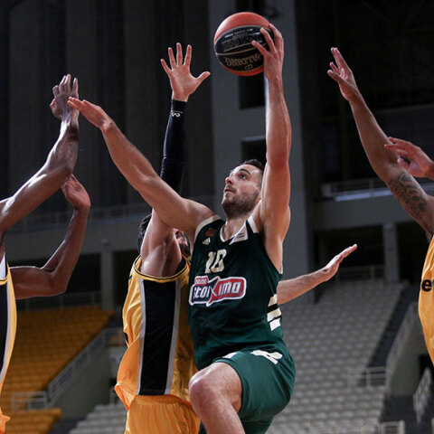 Basket League: Ο Παναθηναϊκός νίκησε την ΑΕΚ, έκανε το 3-1, και προκρίθηκε στους τελικούς
