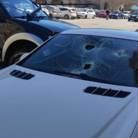 Ρόδος: Το όχημα του αστυνομικού διευθυντή μετά την επίθεση © rodiaki.gr