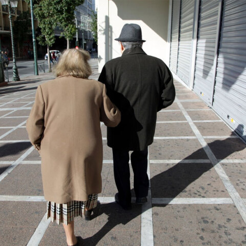 Συνταξιούχοι (ΦΩΤΟ ΑΡΧΕΙΟΥ) - Ανακοίνωση από το Υπουργείο Εργασίας για τις συντάξεις χηρείας και τις περικοπές