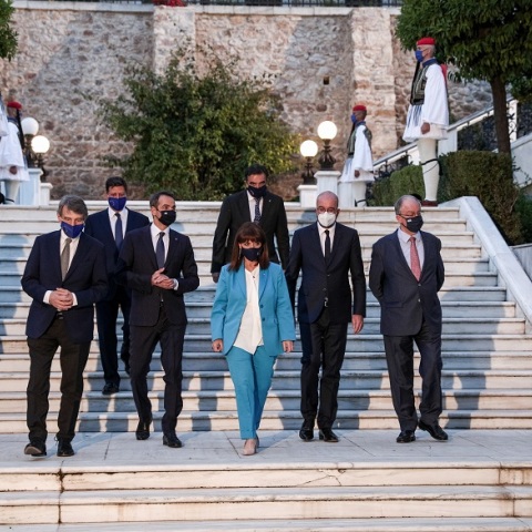 Επίσημο δείπνο στο Προεδρικό Μέγαρο για την επαίτιο των 40 χρόνων απο την ένταξη της Ελλάδας στην Ευρωπαική Ένωση