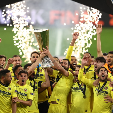 Οι παίκτες της Βιγιαρεάλ πανηγυρίζουν την κατάκτηση του Europa League