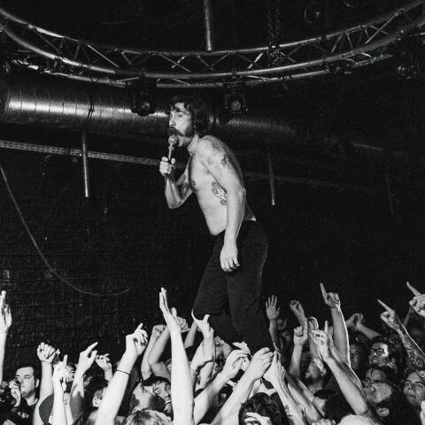 Στιγμιότυπο από συναυλία των IDLES