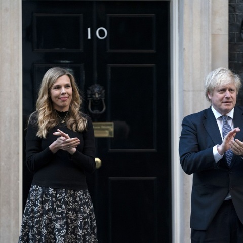 Μπόρις Τζόνσον και Κάρι Σίμοντς