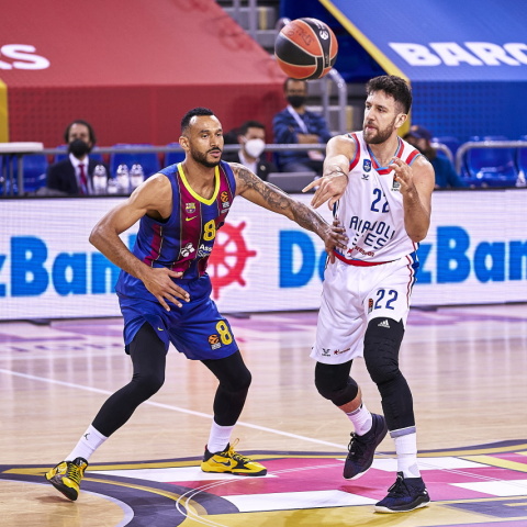 Ο Βασίλιε Μίτσιτς με αντίπαλο τον Άνταμ Χάνγκα