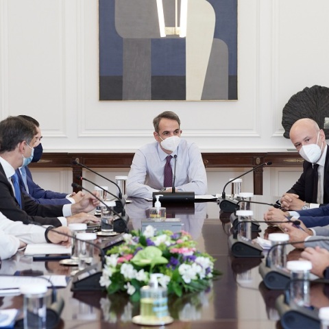 Ο Κυριάκος Μητσοτάκης στη σύσκεψη με τους εκπροσώπους τουριστικών επιχειρήσεων