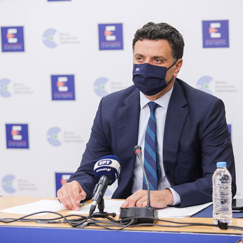 O Βασίλης Κικίλιας στη live ενημέρωση για τον κορωνοϊό