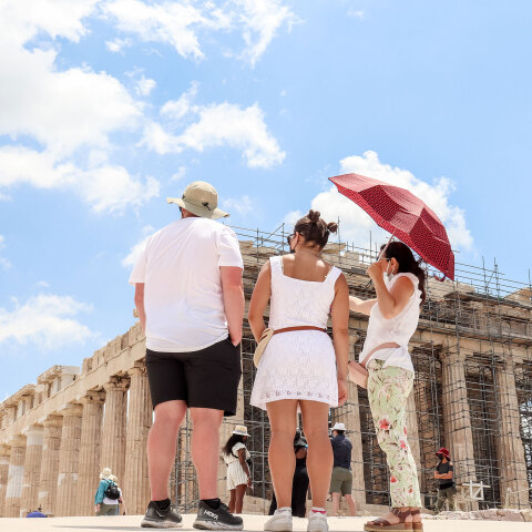 Τουρίστες στην Ακρόπολη (ΦΩΤΟ ΑΡΧΕΙΟΥ) - Ο ΕΟΔΥ ανακοίνωσε τα νέα κρούσματα κορωνοϊού στην Ελλάδα την Παρασκευή 4 Ιουνίου 2021