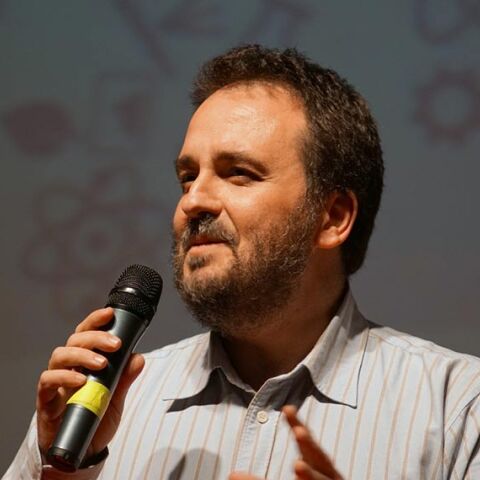 Δρ. Κώστας Καρπούζης, Διευθυντής Ερευνών στο Ινστιτούτο Συστημάτων Επικοινωνιών και Υπολογιστών (ΕΠΙΣΕΥ) του Εθνικού Μετσόβιου Πολυτεχνείου και Πρόεδρος της Ένωσης Μηχανικών Πληροφορικής και Επικοινωνιών Ελλάδας