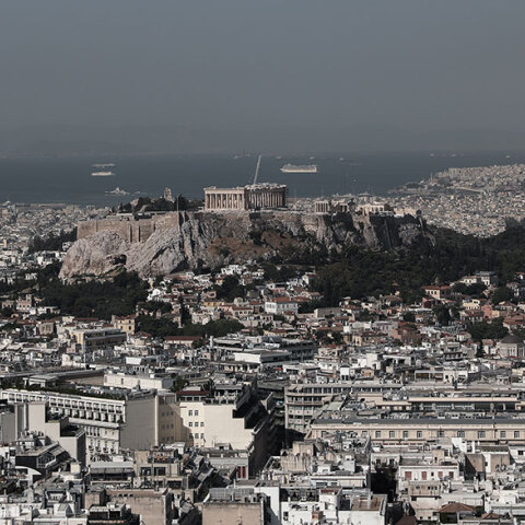 Πανοραμική άποψη της Αθήνας - Διαμάχη ΥΠΟΙΚ με ΣΥΡΙΖΑ για τις αντικειμενικές αξίες