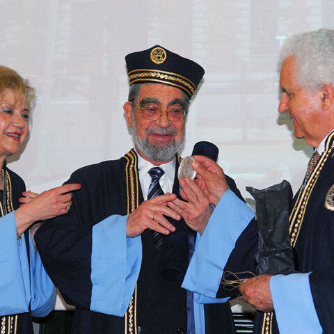 Ο ακαδημαϊκός Ευάγγελος Μουτσόπουλος - Φωτογραφία αρχείου κατά την αναγόρευση του σε Επίτιμο Καθηγητή του Πανεπιστημίου Πελοποννήσου