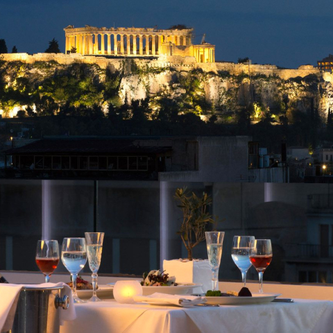 Το μαγευτικό Olive Garden bar & restaurant- η βεράντα του ΤΙΤΑΝΙΑ, επέστρεψε. Από το μεσημέρι έως το βράδυ (12:00- 00:00).