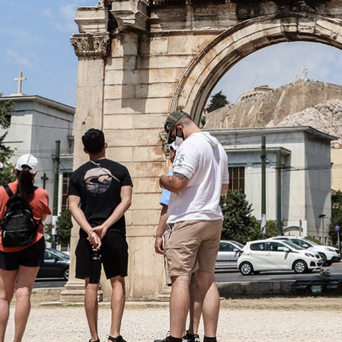 ΤΟΥΡΙΣΤΕΣ ΣΤΗΝ ΑΘΗΝΑ 