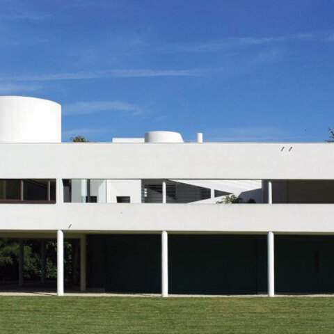 Λευκό κτίριο