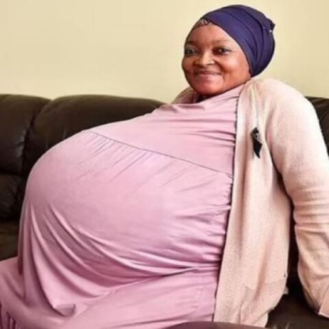 Γυναίκα έγκυος με δεκάδιμα©Twitter-@SsekamatteSula