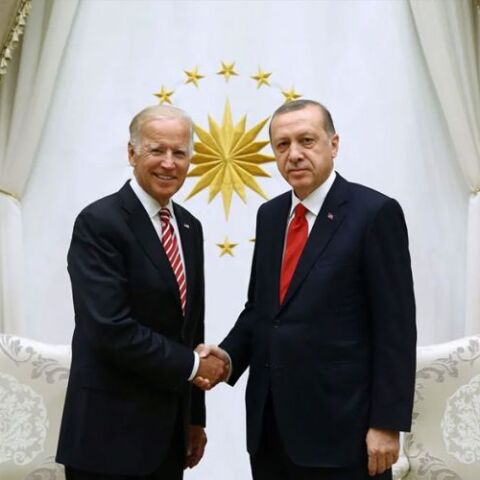 Καλοκαίρι 2016: Ο Τζο Μπάιντεν (αντιπρόεδρος των ΗΠΑ στην κυβέρνηση Ομπάμα) συναντά τον Ερντογάν στην Άγκυρα
