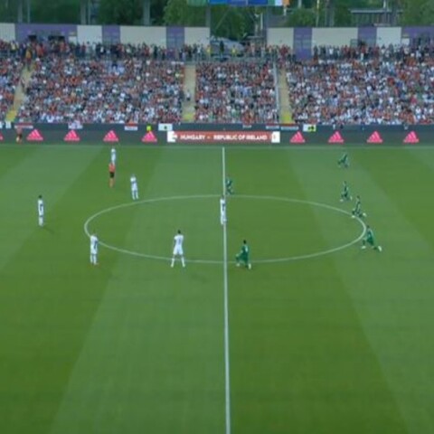 Οι παίκτες της Ιρλανδίας γονάτισαν για το Black Lives Matter και τους αποδοκίμασαν