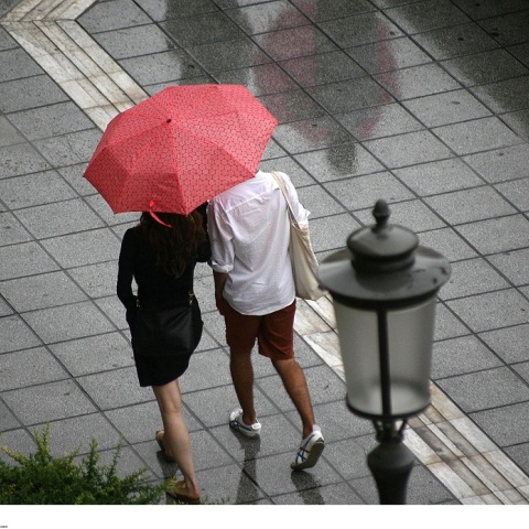 Καταιγίδα - Πολίτες με ομπρέλα