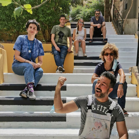 Η ομάδα atenistas και η σκάλα - πιάνο στο Παγκράτι