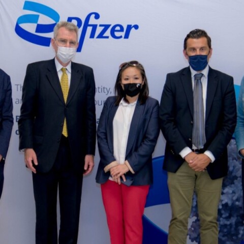 Στο Κέντρο Ψηφιακής Καινοτομίας της Pfizer ο Αμερικανός πρέσβης 