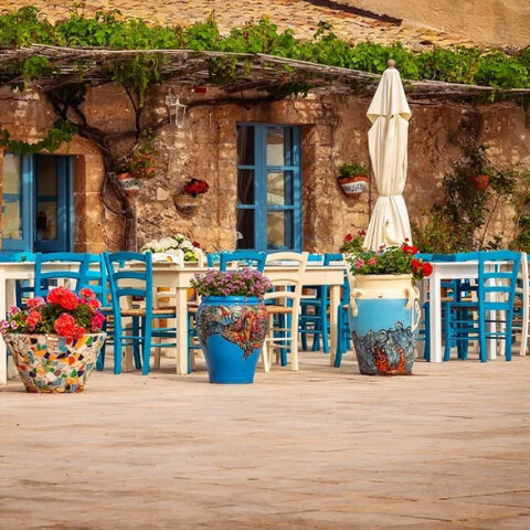 Ταβέρνα (ΦΩΤΟ ΑΡΧΕΙΟΥ) - Η μουσική επιστρέφει στην εστίαση αποκλειστικά σε εξωτερικούς χώρους και καθήμενους πελάτες