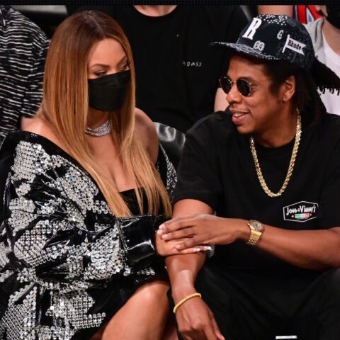 Η Beyoncé στο γήπεδο με δερμάτινα, κρύσταλλα και Louboutin