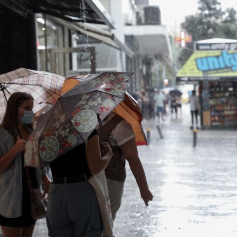 Χαλάζι στο κέντρο της Αθήνας©EUROKINISSI/ΒΑΣΙΛΗΣ ΡΕΜΠΑΠΗΣ