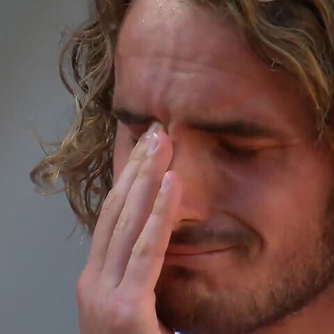 Ο Στέφανος Τσιτσιπάς δακρύζει στις πρώτες του δηλώσεις μετά τον θρίαμβο στον ημιτελικό του Roland Garros