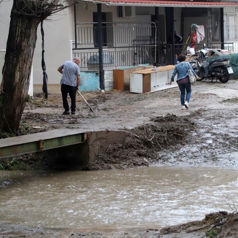 Ρέμα στη Θεσσαλονίκη - Νεκρός άνδρας από την κακοκαιρία