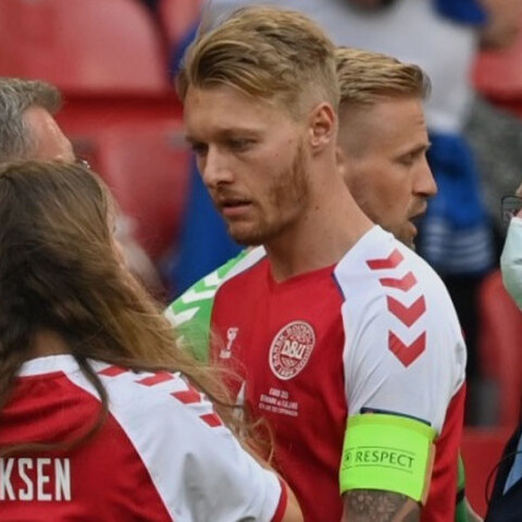 Σίμον Κιάερ, ο άνθρωπος που κράτησε στη ζωή τον Κρίστιαν Έρικσεν