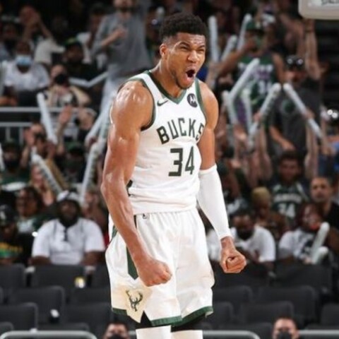 Ο Γιάννης Αντετοκούνμπο