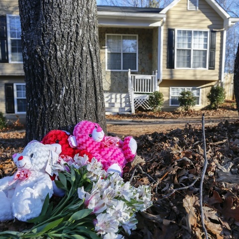 Λουλούδια και παιδικά παιχνίδια 