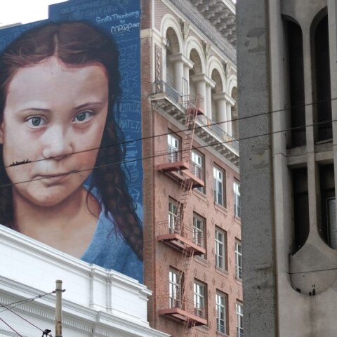 Τοιχογραφία της 18χρονης ακτιβίστριας από τη Σουηδία  Γκρέτα Τούμπεργκ©Unsplash/Aslıhan Altın