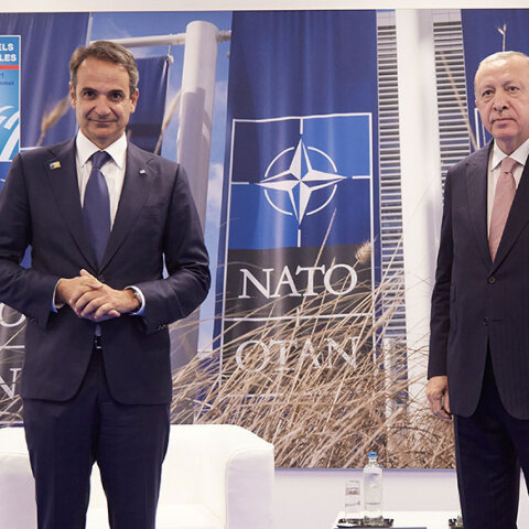 Κυριάκος Μητσοτάκης και Ρετζέπ Ταγίπ Ερντογάν στη συνάντησή τους στις Βρυξέλλες στο περιθώριο της Συνόδου Κορυφής του ΝΑΤΟ