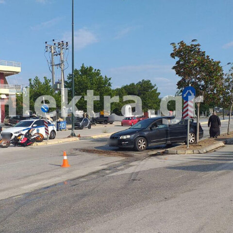 Το σημείο στο Λουτράκι όπου συγκρούστηκαν μηχανή και ΙΧ αυτοκίνητο, με αποτέλεσμα να σκοτωθεί ο οδηγός της μοτοσικλέτας