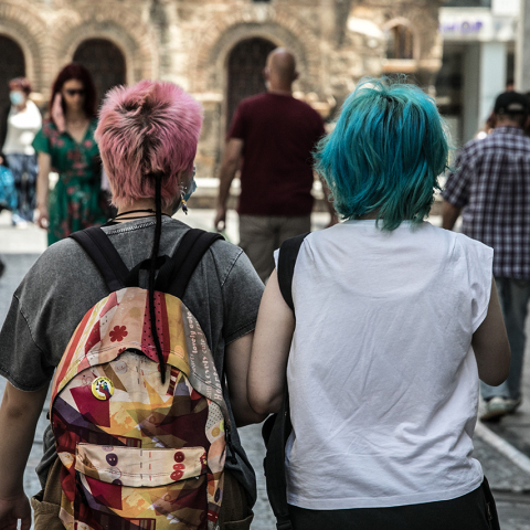 Ο Γιάννης Νένες γράφει για την καλοκαιρινή Αθήνα και όλα όσα θα δούμε στην πόλη κάτω από τους 42°C και η Μαρία Μαρκέζη φωτογραφίζει.