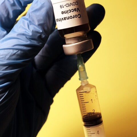 Φιαλίδιο με εμβόλιο κατά της Covid-19©Pixabay