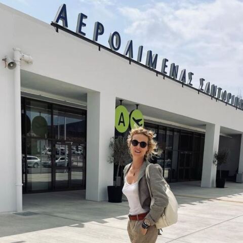 Η Εύα Χερτζίκοβα στη Σαντορίνη