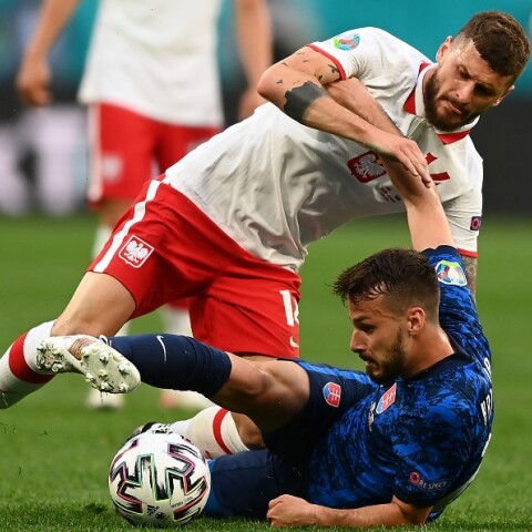 Στιγμιότυπο από την αναμέτρηση της Πολωνίας με τη Σλοβακία