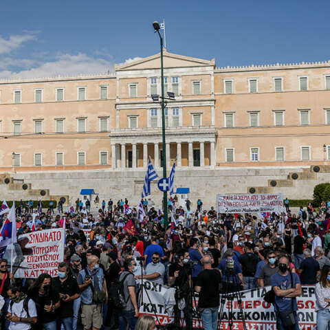 Νέα συγκέντρωση διαμαρτυρίας μπροστά στη Βουλή για το εργασιακό νομοσχέδιο - Με προβλήματα η κυκλοφορία στους δρόμους