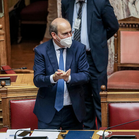 Κωστής Χατζηδάκης στη Βουλή μετά την ολοκλήρωση της συζήτησης για το εργασιακό νομοσχέδιο