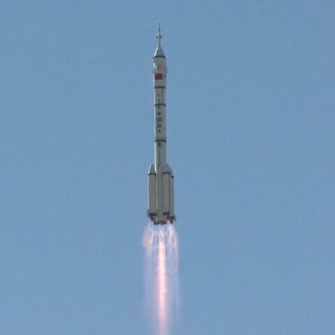 Κίνα: Εκτοξεύθηκε το επανδρωμένο διαστημόπλοιο Shenzhou-12