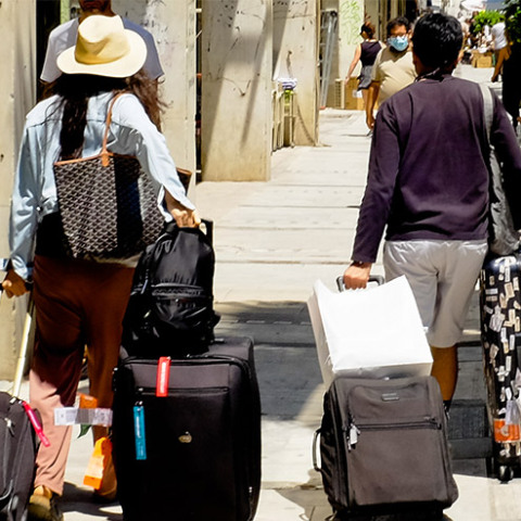 ΤΟΥΡΙΣΤΕΣ ΣΤΗΝ ΑΘΗΝΑ