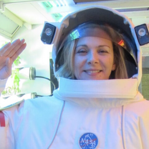 Η Κιμ Κατράλ πηγαίνει στο φεγγάρι