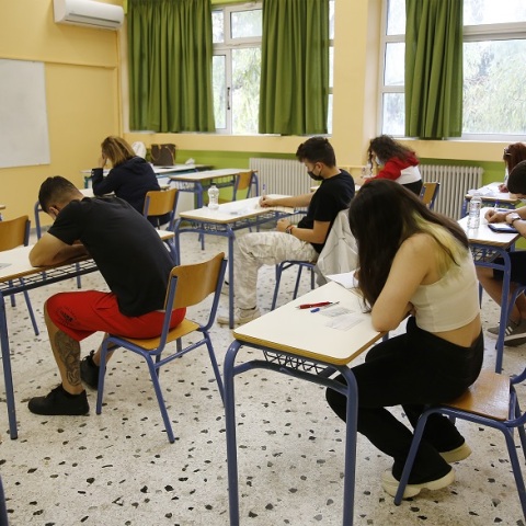 Πανελλήνιες 2021: Στιγμιότυπο από το εξεταστικό κέντρο 