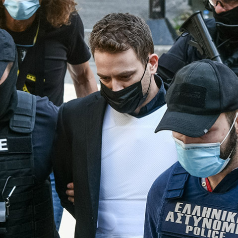 Απολογία στον εισαγγελέα του 32χρονου Μπάμπη Αναγνωστόπουλου καθ' ομολογία δράστη της δολοφονίας της 20χρονης συζύγου του Καρολάιν Κράουτς την Παρασκευή, 18 Ιουνίου 2021