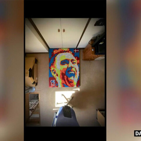 Το πορτραίτο του Κρίστιαν Έρικσεν με κύβους Ρούμπικ