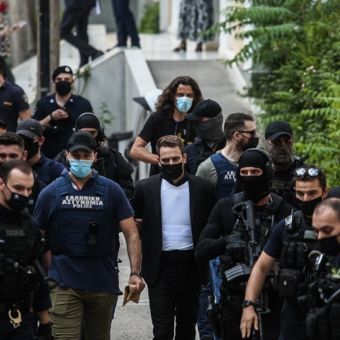 Απολογία στον εισαγγελέα του 32χρονου Μπάμπη Αναγνωστόπουλου καθ' ομολογία δράστη της δολοφονίας της 20χρονης συζύγου του Καρολάιν Κράουτς την Παρασκευή, 18 Ιουνίου 2021