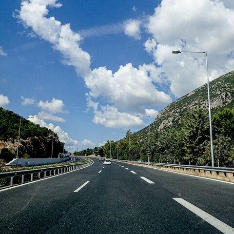 Καιρός: Ηλιοφάνεια, νεφώσεις και βροχές θα συναντήσουν οι εκδρομείς το τριήμερο του Αγίου Πνεύματος